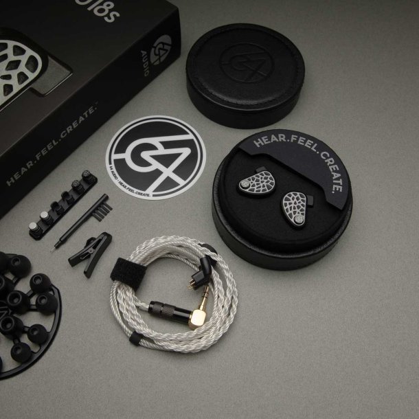 Et billede af 64 Audio U18s og det tilbeh�r som f�lger med