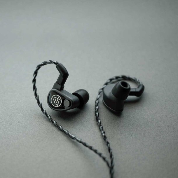 Foto af 64 Audio U6t som ligger p� en gr� baggrund