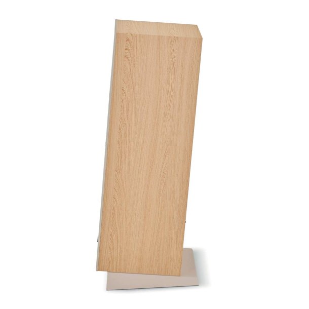 Focal Theva N3 gulvh�jttalerne st�r p� en tilbagel�net fod for bedre diretivitet