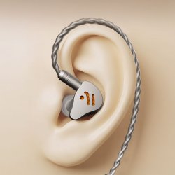 Et foto som viser hvordan Fosi Audio IM4 sidder i �ret