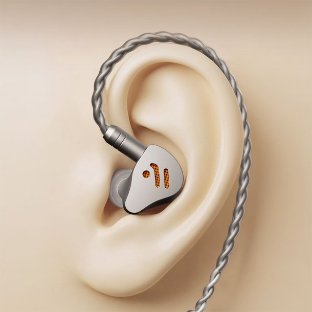 Et foto som viser hvordan Fosi Audio IM4 sidder i �ret