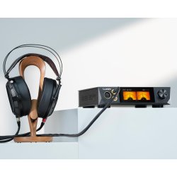 Foto af Luxsin X8 med en Dan Clark Audio hovedtelefon