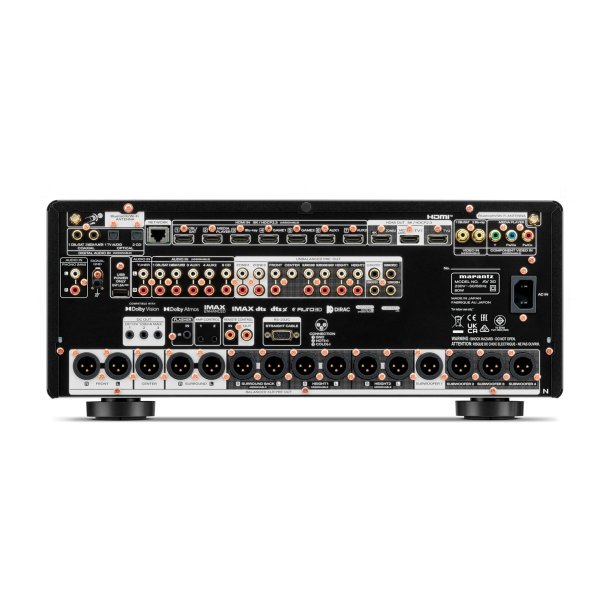 Bagsiden p� Marantz AV 30 med alt i ind- og udgange