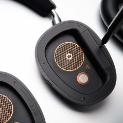 Et foto af Noble Audio Fokus Artemis, som viser enhederne