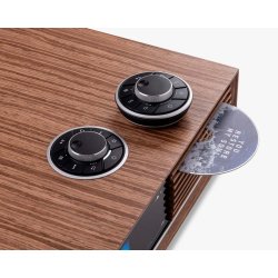 Foto af Ruark Audio R710 med en CD halvvejs indsat