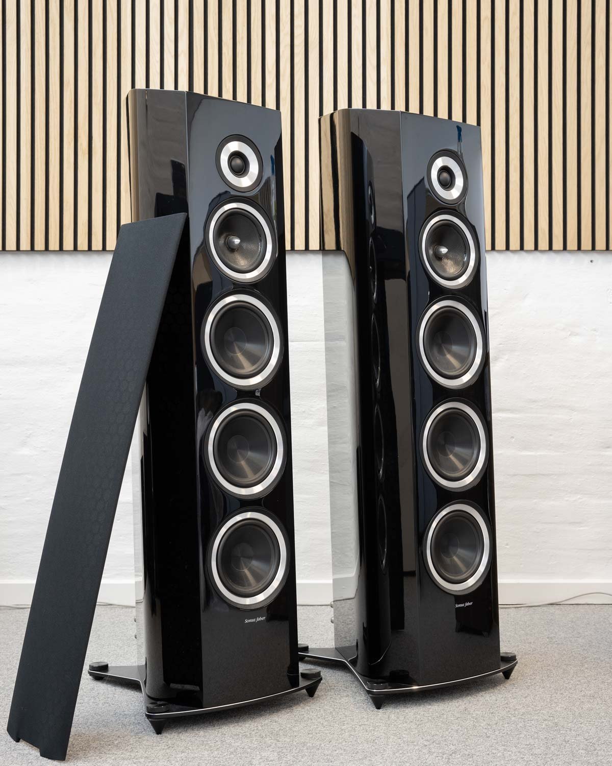 k*a様 Sonus Faber Venere Center センタースピーカー Sonus faberのスピーカー、Venere Centerのご紹介です。