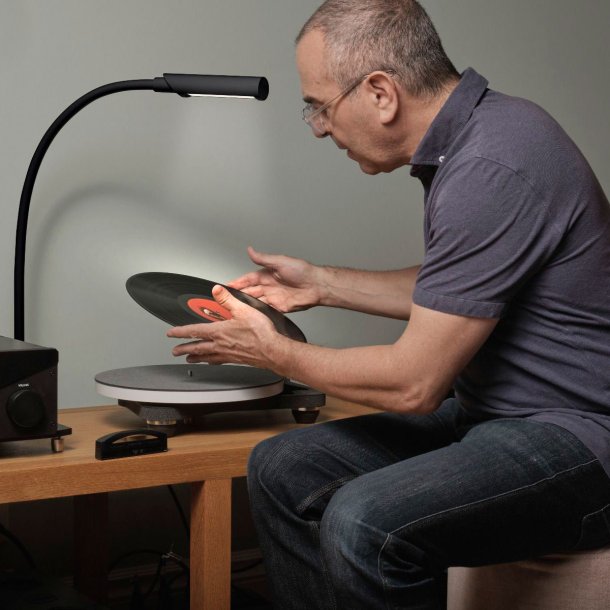 UberLight Flex g�r det nemt at se st�v, fedtfingre osv. p� vinylpladen