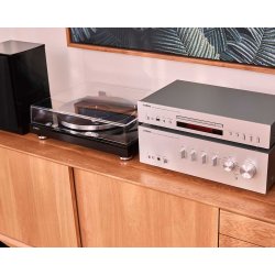 Foto af m�bel med Yamaha TT-S303, A-S301 og CD-S303