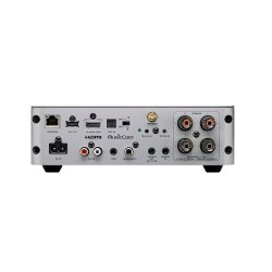 Bagsiden af Yamaha WXA-70A i s�lv finish, med diverse ind- og udgange